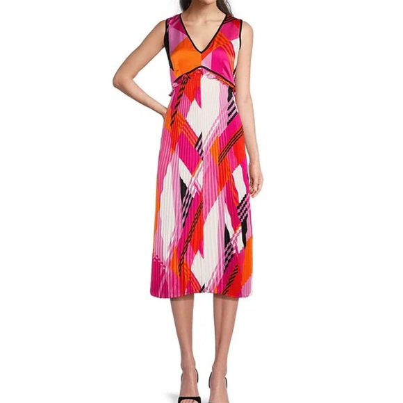 KARL LAGERFELD PARIS
Printed V-Neck Sleeveless Dress - Picture 5 of 11